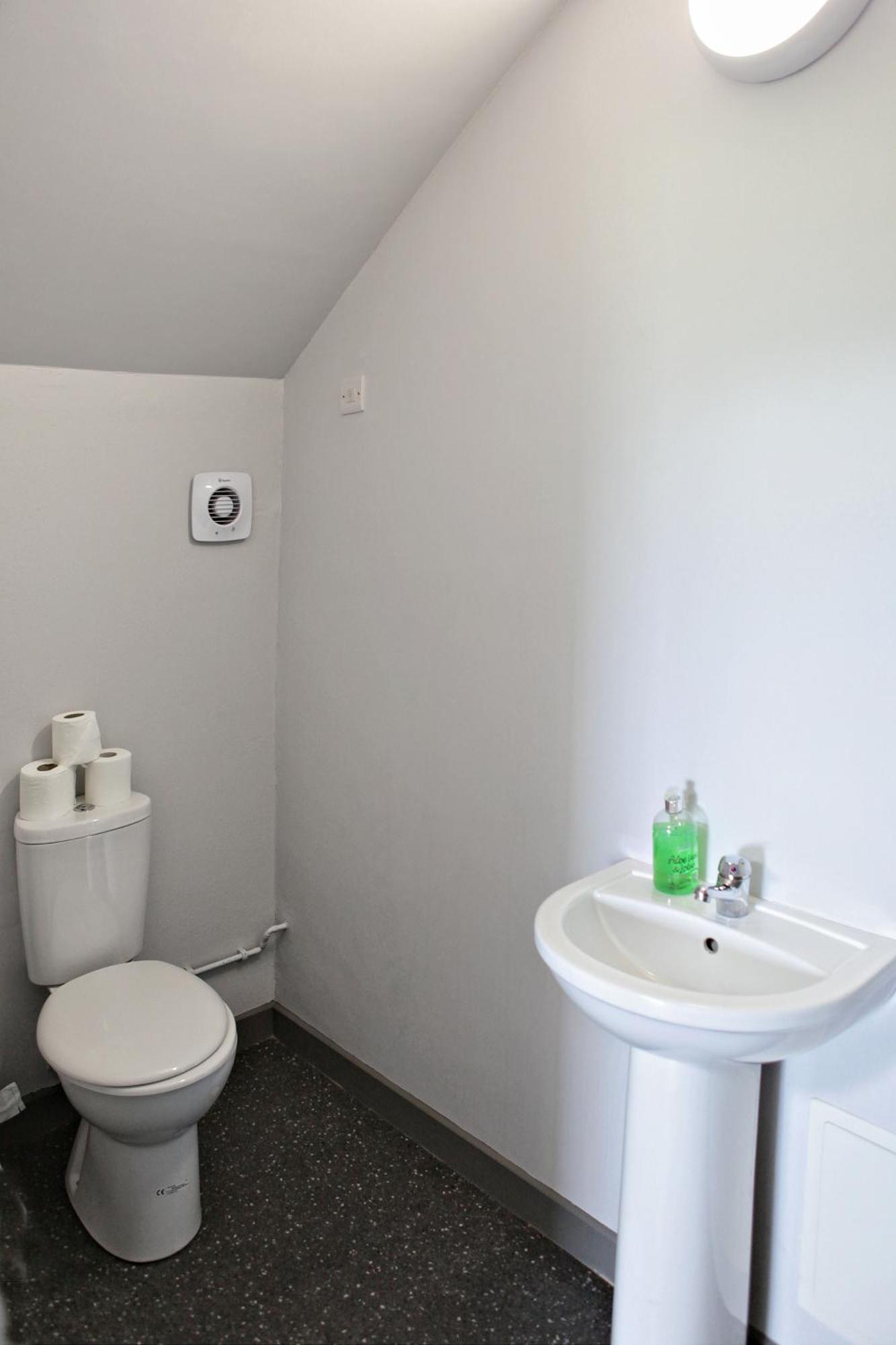 Aunt Rachel'S Barn Hostel Бушмилс Номер фото
